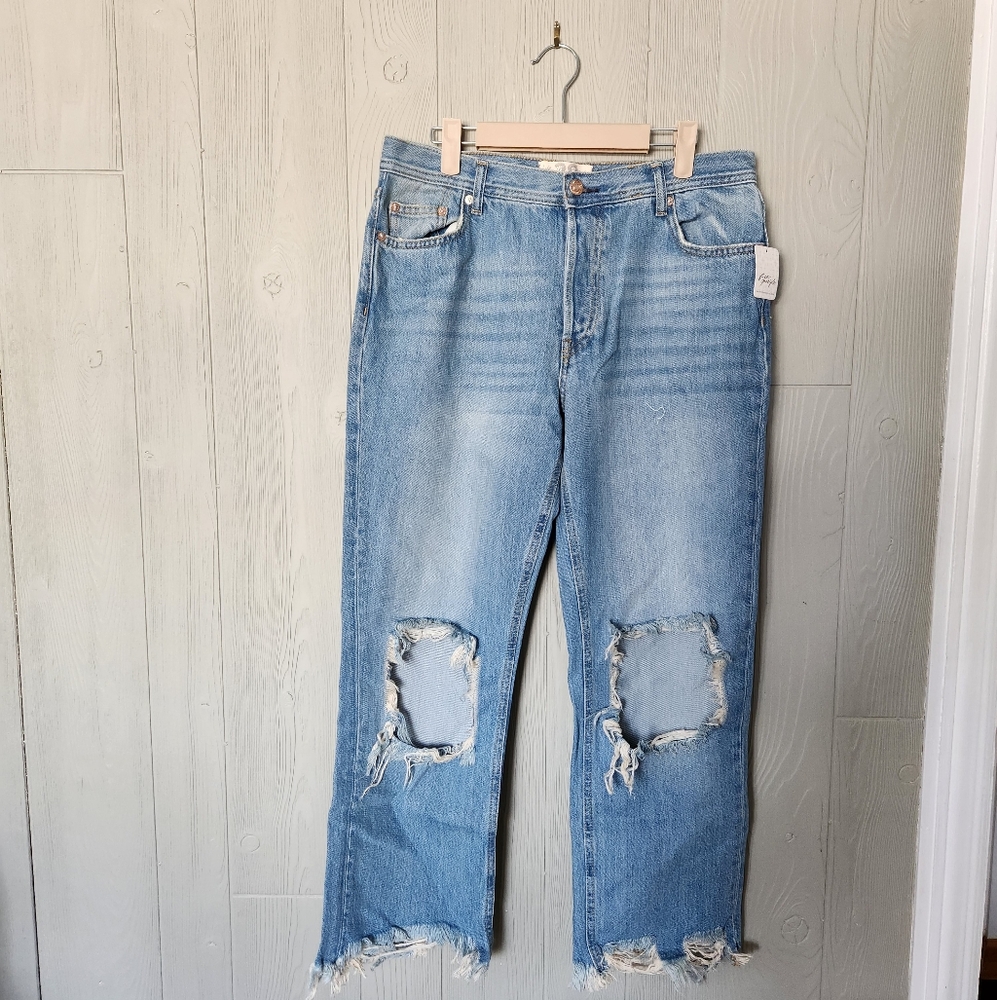 Free People Maggie Mid-rise Straight Leg Lt. Denim Jean Size 28 NWT